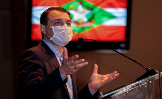 o governador de santa catarina carlos moises psc 1597451708372 v2 1920x1280 768x512 1 Visor Notícias