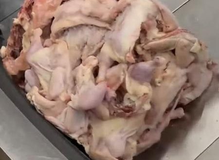 frango cru e encontrado em esteira de aeroporto norte americano 1630377700509 v2 450x337 Visor Notícias
