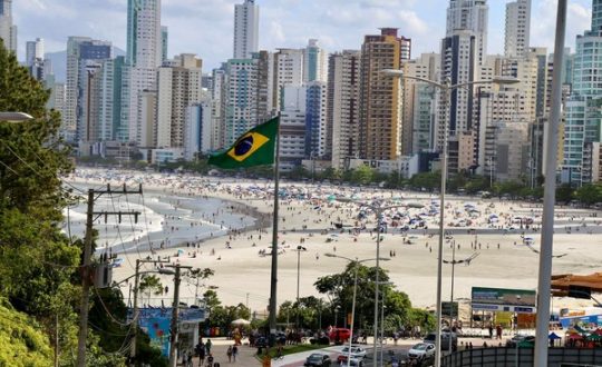movimentacao na praia central em balneario camboriu Visor Notícias