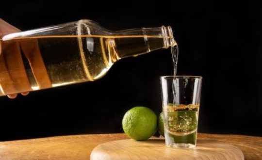 Imagem mostra cachaça