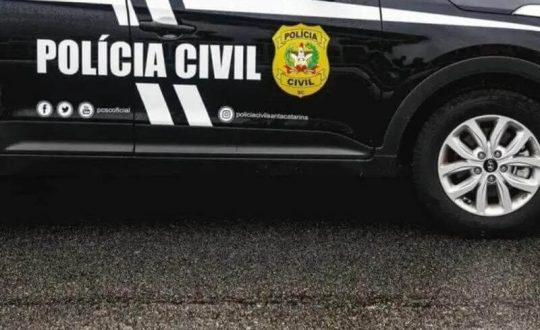Imagem mostra viatura da Polícia Civil