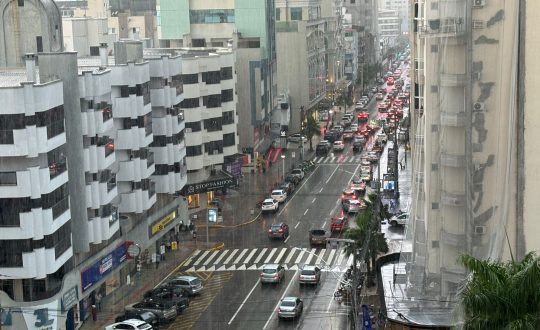 imagem mostra transito da Nereu Ramos