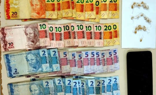 Um homem de 40 anos morreu apos ser contido pela comunidade durante um surto psicotico onde feriu duas pessoas com uma faca no bairro Fortaleza Blumenau no domingo 7 por volta das 18h40 na R 2 Visor Notícias