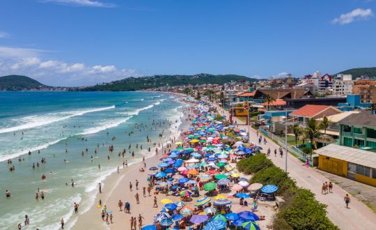 Bombinhas esta entre as melhores praias de SC segundo TripAdvisor Visor Notícias