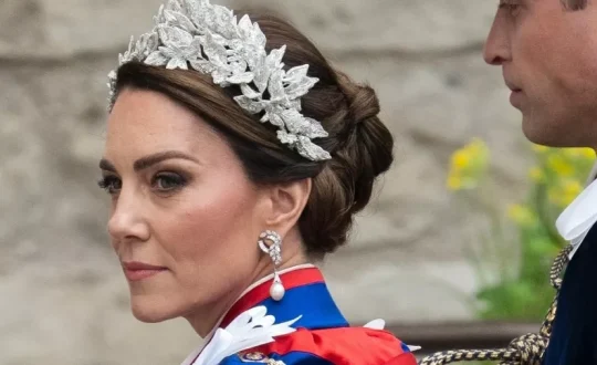 Princesa Kate Middleton acaba de revelar estar com câncer 1 kate middleton usa brincos de lady di na coroacao 1683377479982 v2 900x506.jpg Visor Notícias