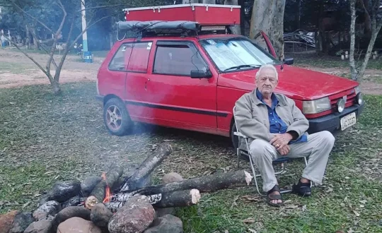 Com 71 anos catarinense viaja sozinho pelo pais em um Fiat Uno 1992 Easy Resize.com Visor Notícias