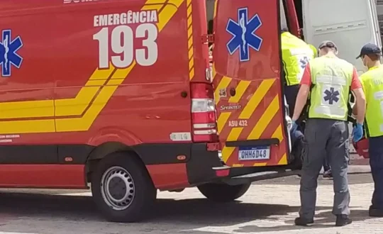 Mulher morre ao escorregar em cachoeira e cair de 8 metros de altura Visor Notícias
