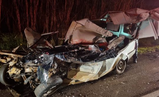 Colisao com onibus deixa carro irreconhecivel e mata motorista na BR 282 no Oeste de SC Visor Notícias