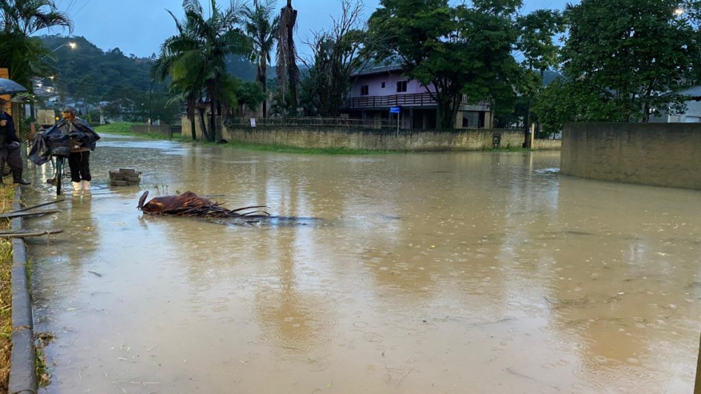 Rio do Sul registra primeira enchente do ano apos fortes chuvas no Vale do Itajai 4 Visor Notícias