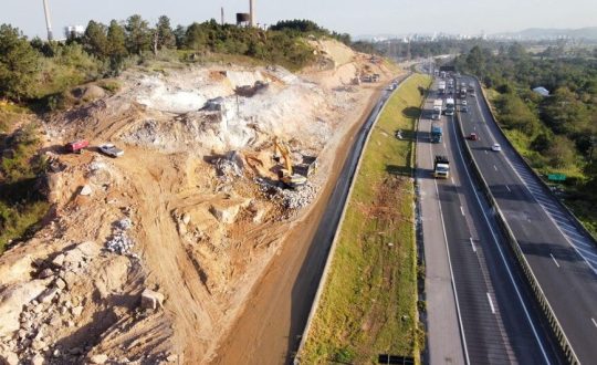 Detonacao de rochas impacta trafego de veiculos na BR 101 Sul 944x531 1 Visor Notícias