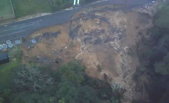 Forte chuva causa deslizamento de terra em rua de Sao Bento do Sul.jpeg Visor Notícias