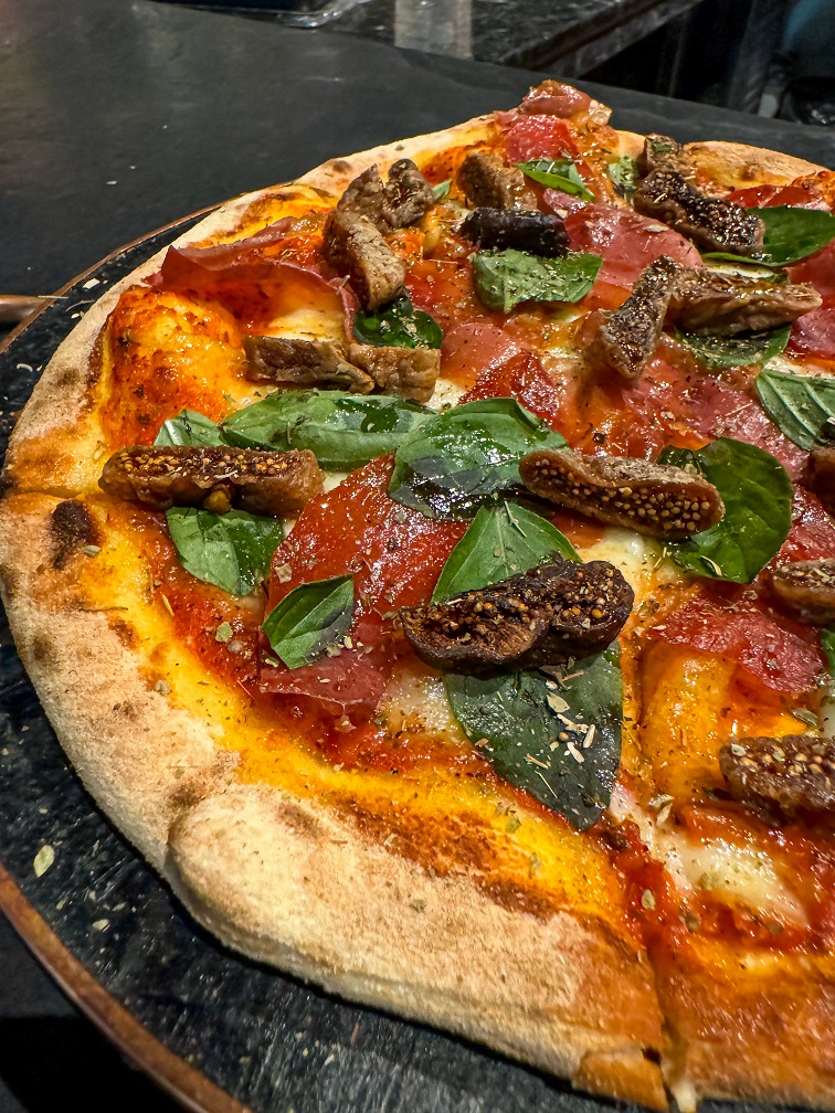 Novo sabor de pizza na Trattoria Carbone foto Agencia Blend Visor Notícias