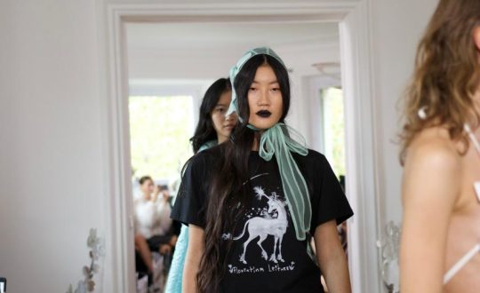 Kohll Beauty marca de cosmeticos brasileira assinou a beleza do desfile da designer Florentina Leitner que faz parte do calendario da Semana de Moda de Paris. Creditos Vini Santana Growth Global Visor Notícias