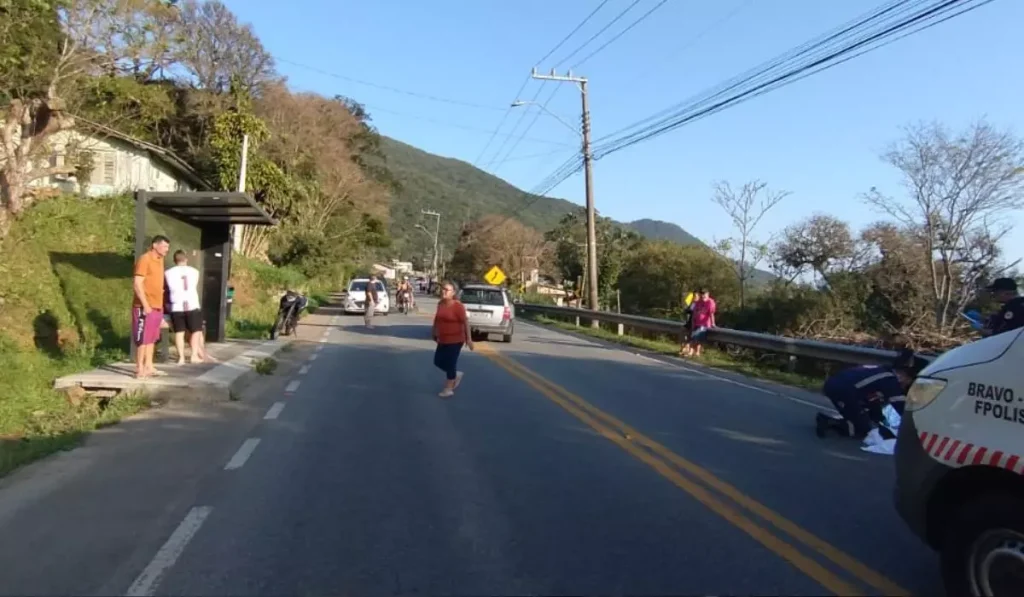 Motociclista morre após ter mal súbito e bater moto em barreira de proteção 2 homem ficou desacordado enquanto pilotava uma moto ele morreu apos bater contra barreira de protecao Visor Notícias