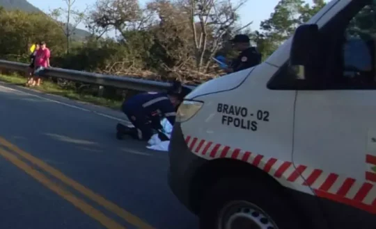 Motociclista morre após ter mal súbito e bater moto em barreira de proteção 1 motociclista morreu apos mal subito em rodovia de florianopolis 800x467 1 Visor Notícias
