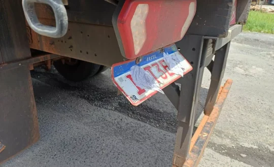 Caminhoneiro e flagrado com placas escondidas por papel higienico e sob efeito de anfetamina em SC 1 jpeg Visor Notícias