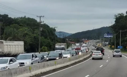 transito lento na sc 401 800x467 1 Visor Notícias