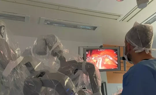 caridade reune medicos para cirurgias roboticas 5 975x1300 1 Visor Notícias