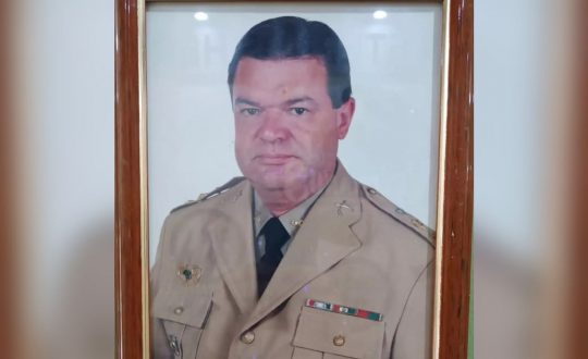 Mostrar quem era o coronel encontrado morto na última semana
