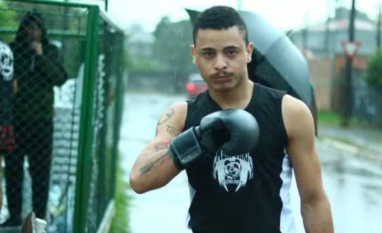 mostrar o lutador lucas lanzarini, de 26 anos