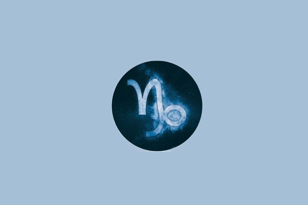 Ilustração do signo de Capricórnio, em fundo azulado, com símbolo que lembra uma combinação de N e espiral