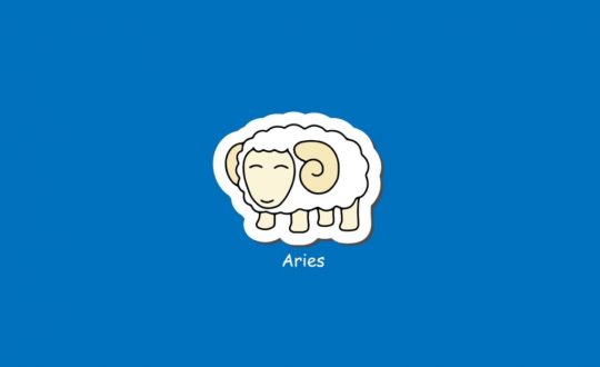 Ilustração do signo de Áries, em fundo azul, com carneiro branco de chifres dourados e expressão serena
