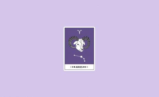 Ilustração do signo de Áries representado por um carneiro dentro de uma carta de fundo roxo