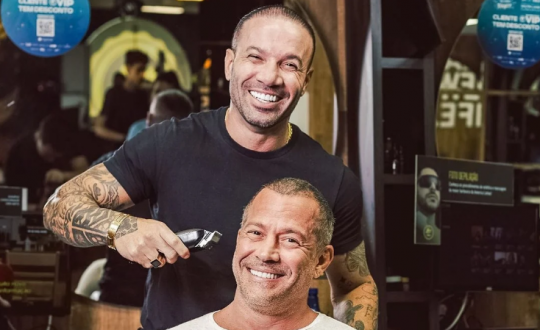 Victor Conceicao CEO da Barbearia VIP com o ator e socio Malvino Salvador e1747076849484 Visor Notícias