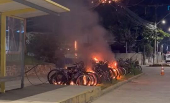 capa bicicletas sao destruidas apos incendio 800x420 1 Visor Notícias