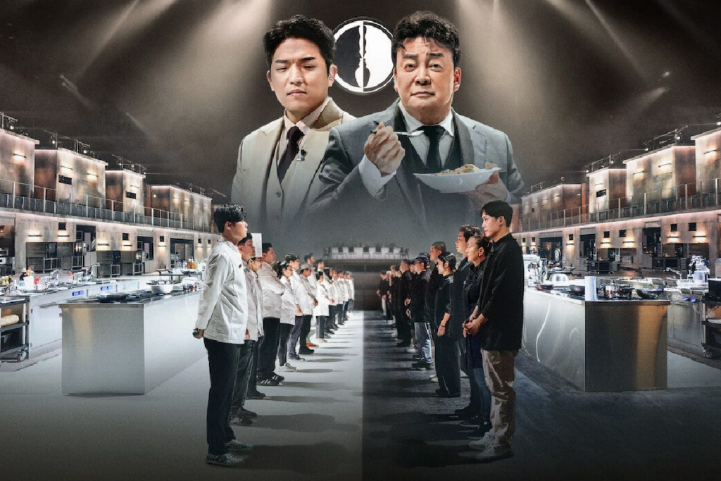 Cozinheiros divididos em duas equipes enfrentam-se em uma arena moderna de competição gastronômica e imagem dos jurados acima