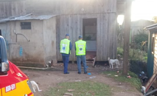 homem esfaqueado Visor Notícias