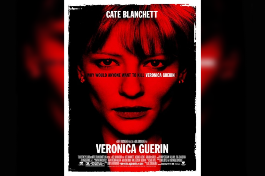 Cartaz do filme "O Custo da Coragem" com rosto de Cate Blanchett, em vermelho intenso